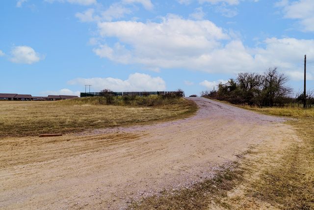 700 S Deer Park Road, Decatur, TX 76234