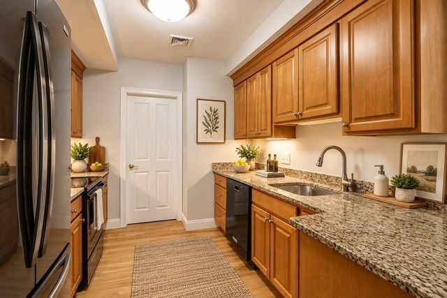 1 Lenox 111, Norwood, MA 02062
