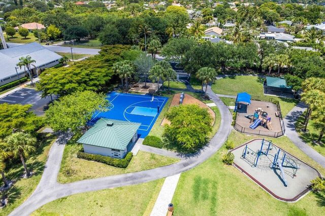 1403 Indian Road E, Lake Clarke Shores, FL 33406