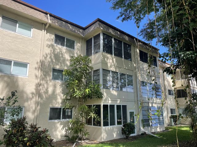 705 Lori Drive 315, Palm Springs, FL 33461