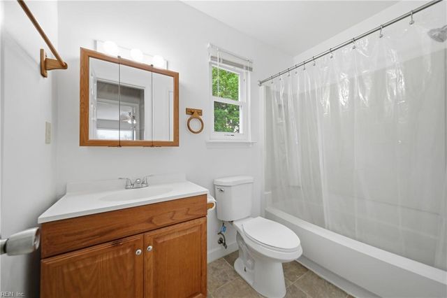 880 Riverbend RD, Virginia Beach, VA 23452