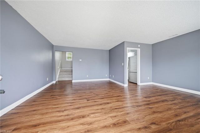 880 Riverbend RD, Virginia Beach, VA 23452