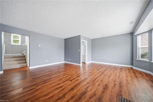 880 Riverbend RD, Virginia Beach, VA 23452