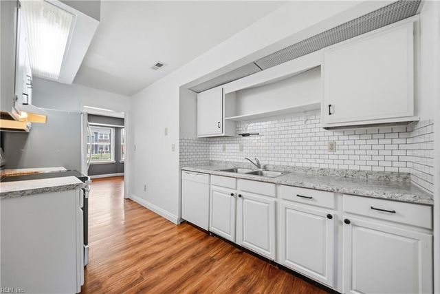 880 Riverbend RD, Virginia Beach, VA 23452