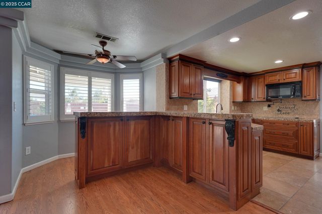 1210 Snow Ridge Ct, Modesto, CA 95351