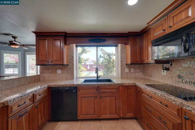 1210 Snow Ridge Ct, Modesto, CA 95351