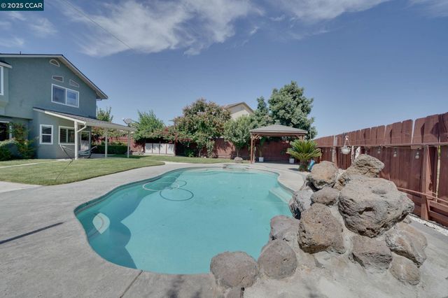 1210 Snow Ridge Ct, Modesto, CA 95351