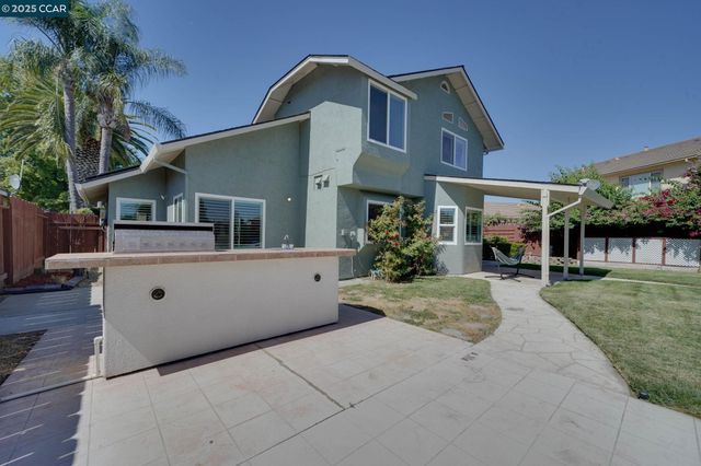 1210 Snow Ridge Ct, Modesto, CA 95351