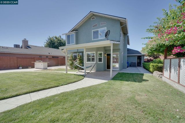 1210 Snow Ridge Ct, Modesto, CA 95351