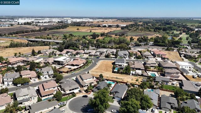 1210 Snow Ridge Ct, Modesto, CA 95351