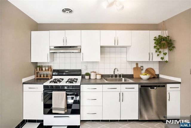 1130 Valley Road 2B, Wayne, NJ 07470