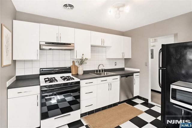 1130 Valley Road 2B, Wayne, NJ 07470