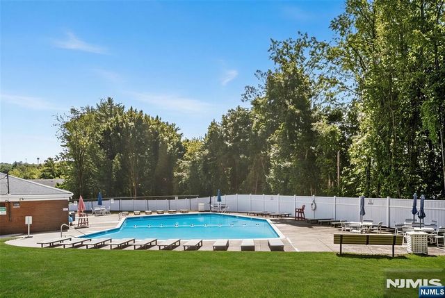 1130 Valley Road 2B, Wayne, NJ 07470
