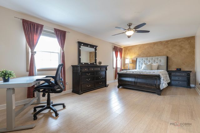 76 FOXBORO Lane, Gurnee, IL 60031