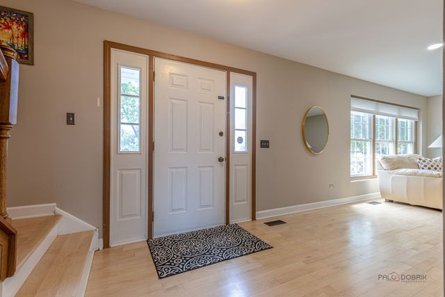 76 FOXBORO Lane, Gurnee, IL 60031