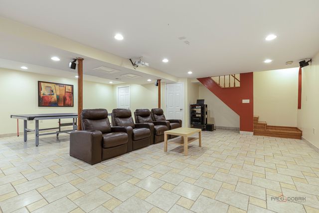 76 FOXBORO Lane, Gurnee, IL 60031