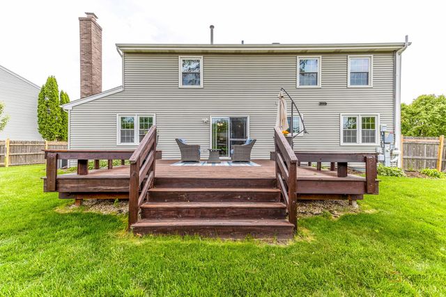 76 FOXBORO Lane, Gurnee, IL 60031