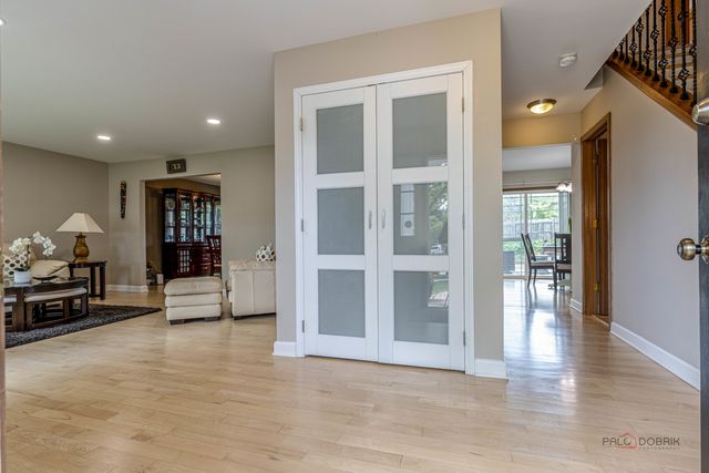 76 FOXBORO Lane, Gurnee, IL 60031