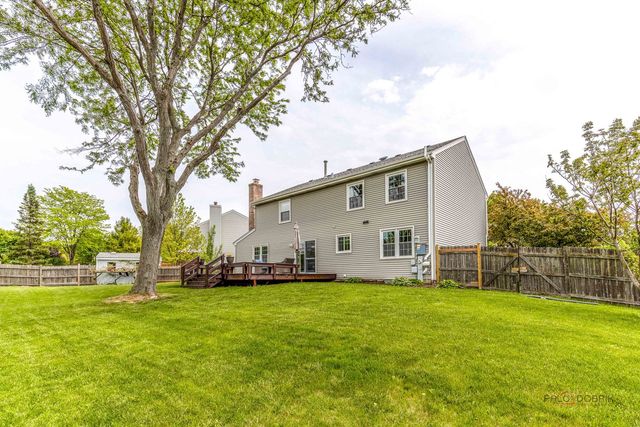 76 FOXBORO Lane, Gurnee, IL 60031