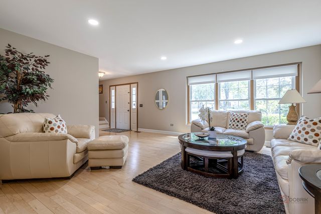 76 FOXBORO Lane, Gurnee, IL 60031