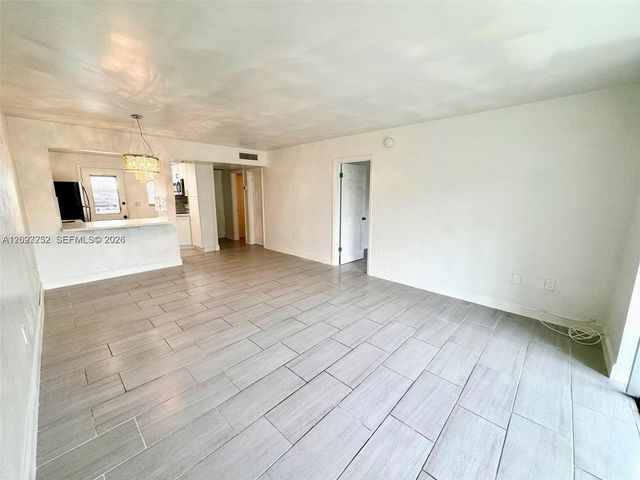 2905 Point East Drive L102, Aventura, FL 33160