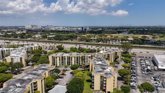 11790 SW 18th St 524-3, Miami, FL 33175