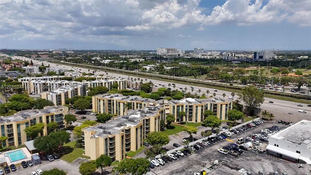 11790 SW 18th St 524-3, Miami, FL 33175