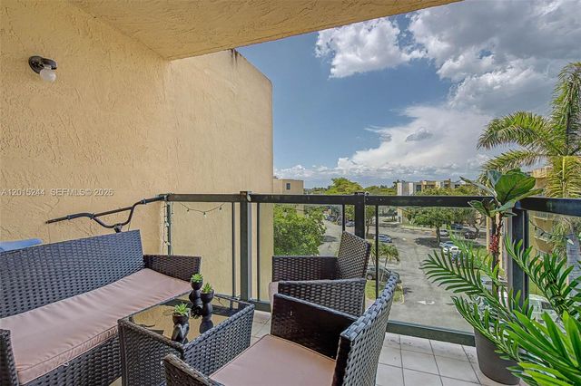 11790 SW 18th St 524-3, Miami, FL 33175