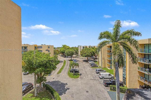 11790 SW 18th St 524-3, Miami, FL 33175