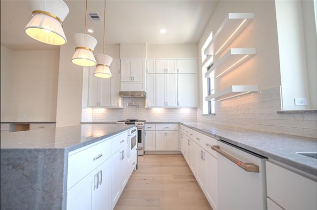 1715 Bologna Lane, Houston, TX 77055