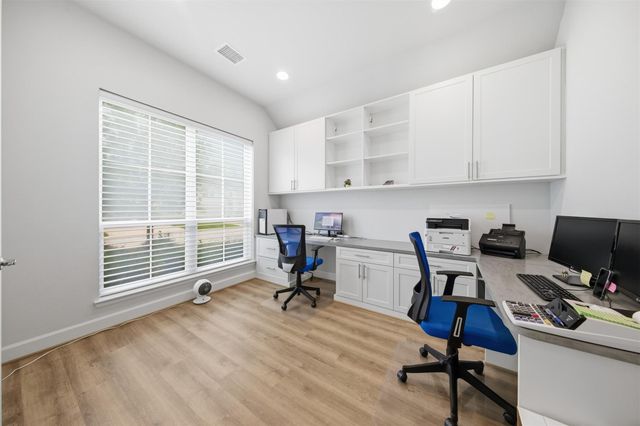 627 Lost Maples Bend Lane, Conroe, TX 77304