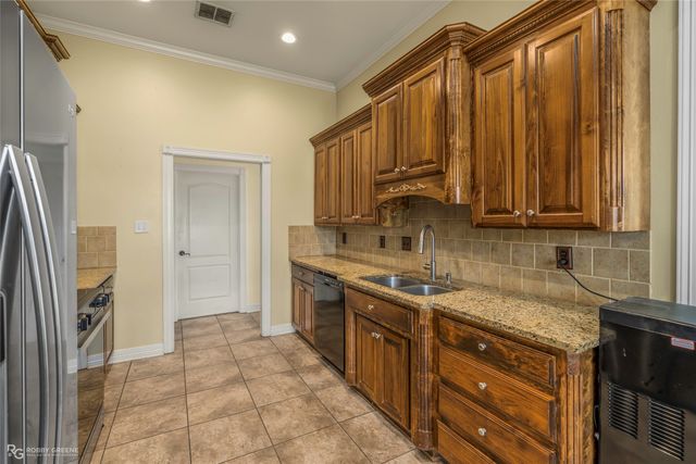 204 Clinton Drive, Stonewall, LA 71078