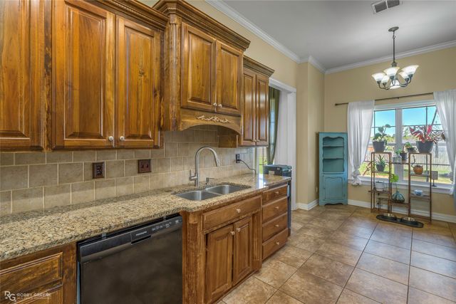 204 Clinton Drive, Stonewall, LA 71078