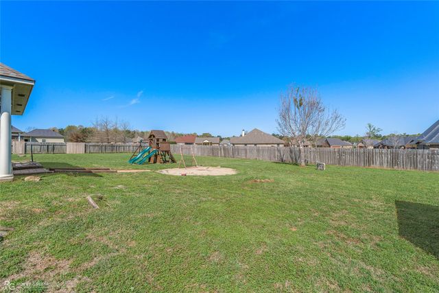 204 Clinton Drive, Stonewall, LA 71078