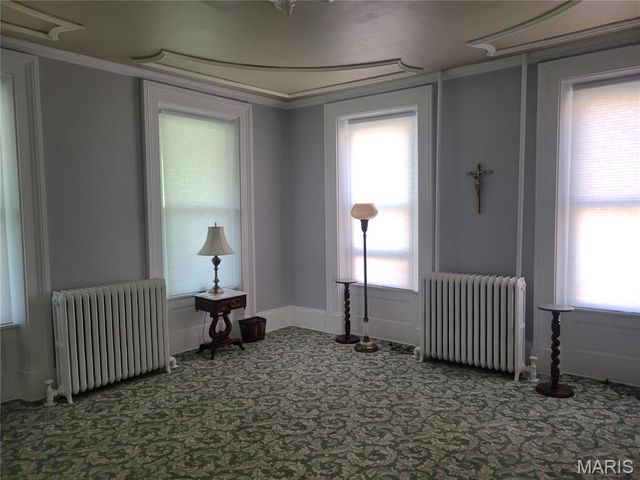 212 E Main Street, Carlinville, IL 62626