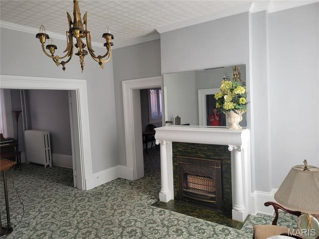 212 E Main Street, Carlinville, IL 62626