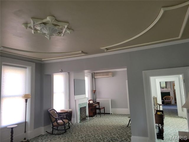 212 E Main Street, Carlinville, IL 62626