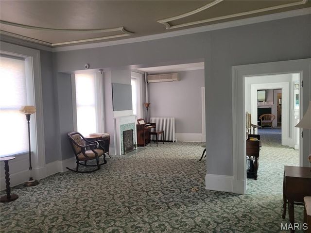 212 E Main Street, Carlinville, IL 62626