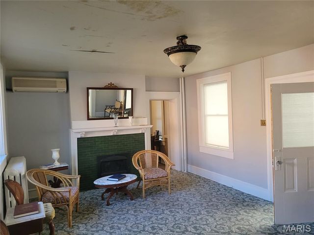 212 E Main Street, Carlinville, IL 62626