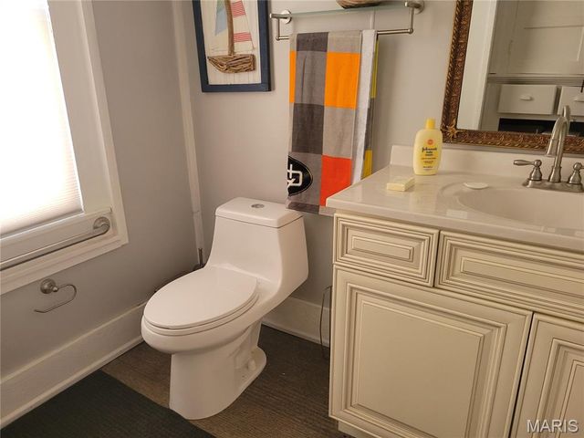 212 E Main Street, Carlinville, IL 62626