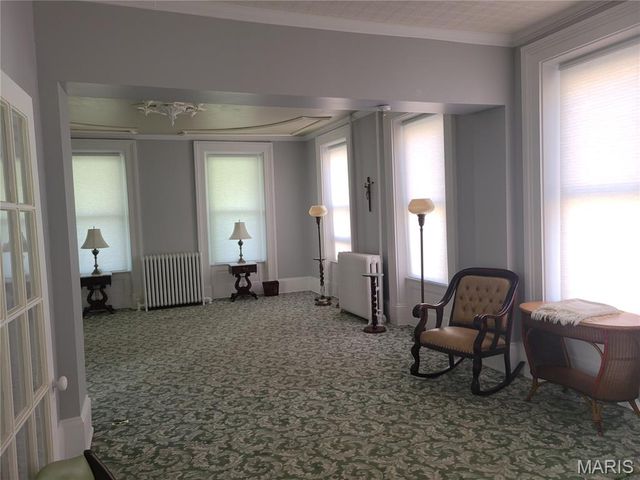 212 E Main Street, Carlinville, IL 62626