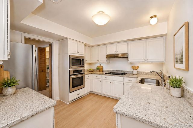 6011 Pebble Lane Court, West Bloomfield Charter Township, MI 48322
