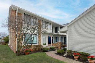 6011 Pebble Lane Court, West Bloomfield Charter Township, MI 48322