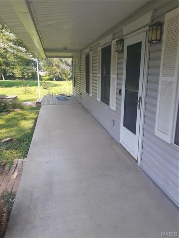 102 Athlone Drive, Belleville, IL 62232