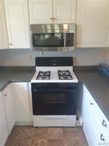 102 Athlone Drive, Belleville, IL 62232