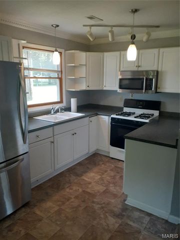 102 Athlone Drive, Belleville, IL 62232