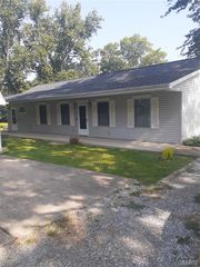 102 Athlone Drive, Belleville, IL 62232