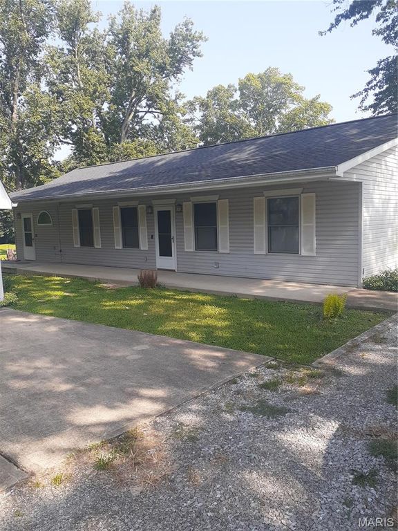 102 Athlone Drive, Belleville, IL 62232