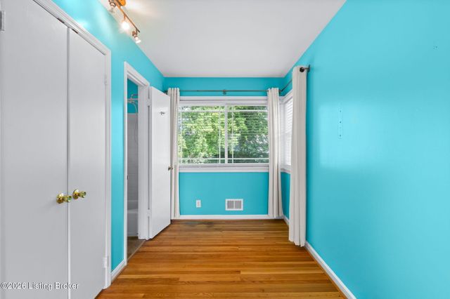3123 Sunny Ln, Louisville, KY 40205