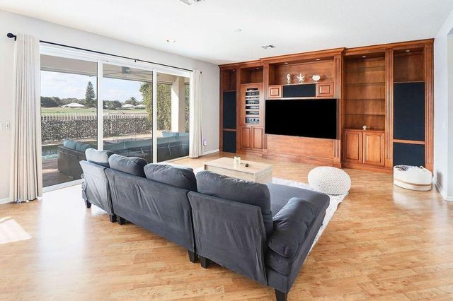 1119 Avondale Court, West Palm Beach, FL 33409